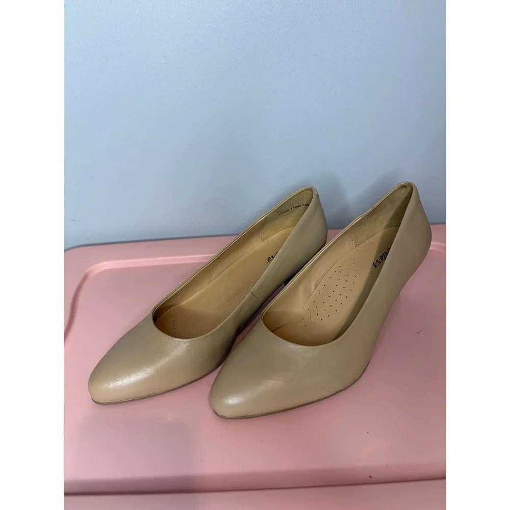 Trotters Kiara Nude Leather Kitten Heel Pumps‎ Pointed Toe 10WW T1805-185